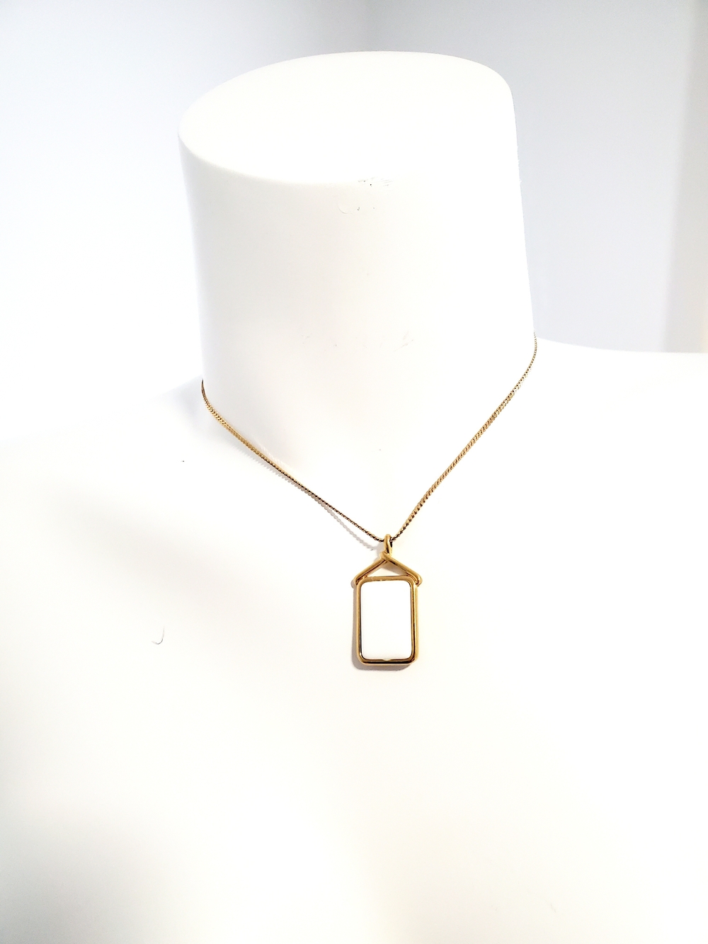 Nina Ricci Minimalist Gold Open-Frame Rectangular Pendant Necklace